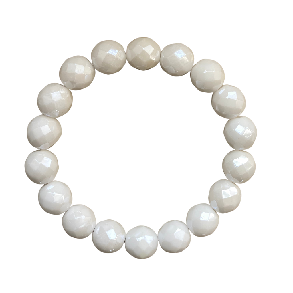 テメ白Ｃ　ブレスレット Snow White Czech 10mm Bracelet – Centered Jewelry